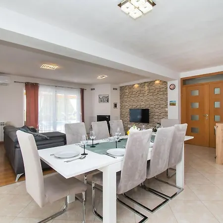 Beautiful Countryside Villa Drniš