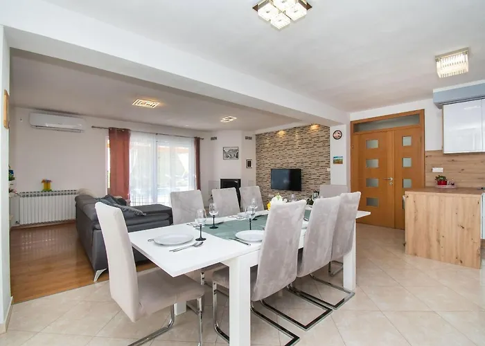 Beautiful Countryside Villa Drniš